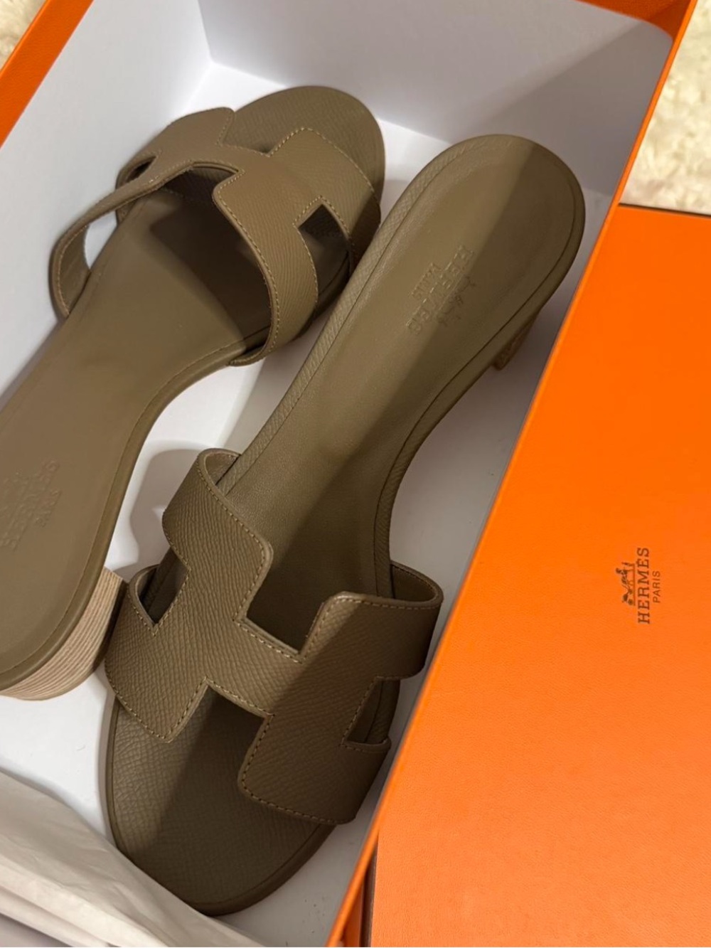 Women's Brown Oran Leather Slide Sandals in etoupe